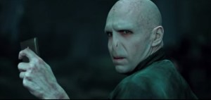 Si eres fan Harry Potter no querrás perderte este detallazo sobre Lord Voldemort