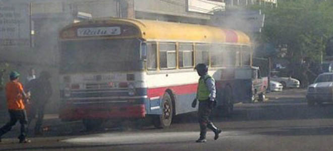 Dos heridos al incendiarse autobús en Maracaibo