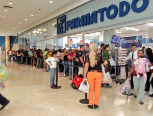 LA FOTO: Interminables colas en Barquisimeto por escasez de productos