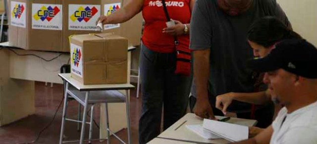 Dirigentes del PSUV usurparon el domingo 20 de julio el voto de otros militantes en cinco mesas de un colegio de Los Puertos. (Foto: Archivo)