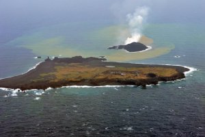 Isla nipona surgida de un volcán podría generar un tsunami