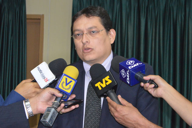 José Vicente Haro: Propuesta de enmienda de Escarrá busca desviar la atención