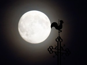 ¿La luna llena realmente nos afecta?