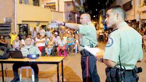 PoliChacao dicta charlas a vecinos para prevenir delitos en el municipio