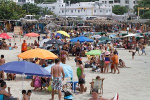 Frenarán venta de bebidas alcohólicas en playas