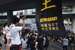 China vigila manifestaciones en Hong Kong y teme contagio de fiebre democrática