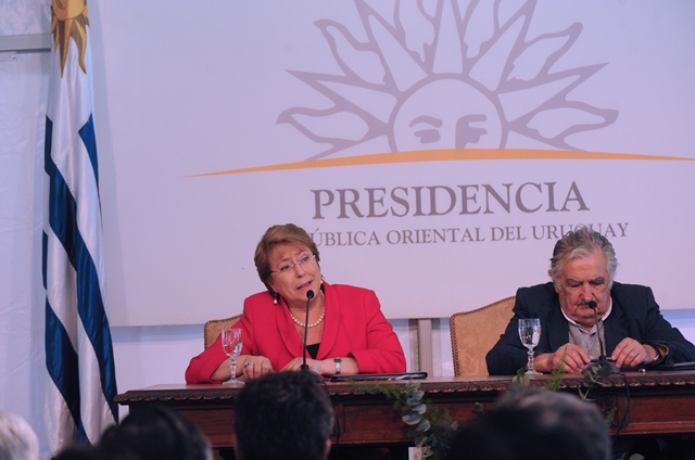Bachelet consulta a Mujica sobre regulación del mercado de la marihuana