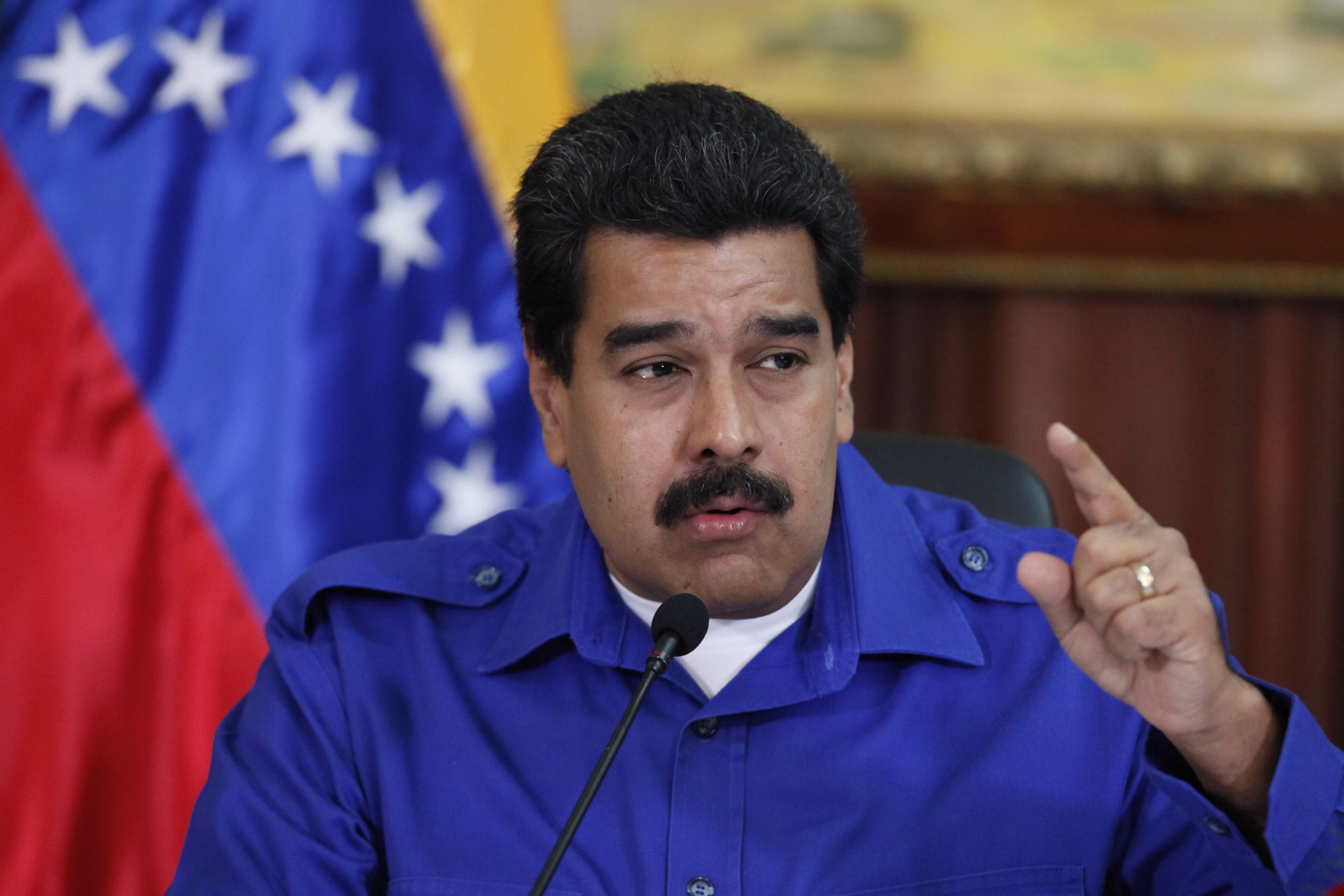 Maduro ordenó revisar las relaciones con España por “actitud” de Rajoy