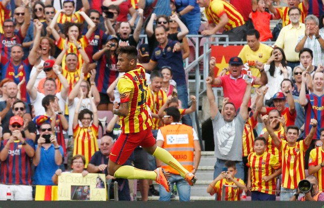Barcelona's Neymar celebrates after scoring a goal against Athletic Club's goalkeeper Iraizoz during their Spanish first division soccer match  at Nou Camp stadium in Barcelona