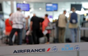 Air France mantendrá más del 50 % de sus vuelos mañana y busca un acuerdo