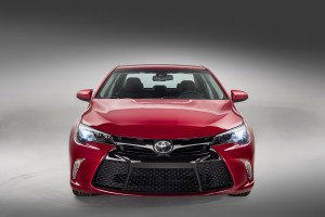 Echale un ojo al Toyota Camry 2015, suspira y arre…pientete cuando sepas el precio (FOTOS)