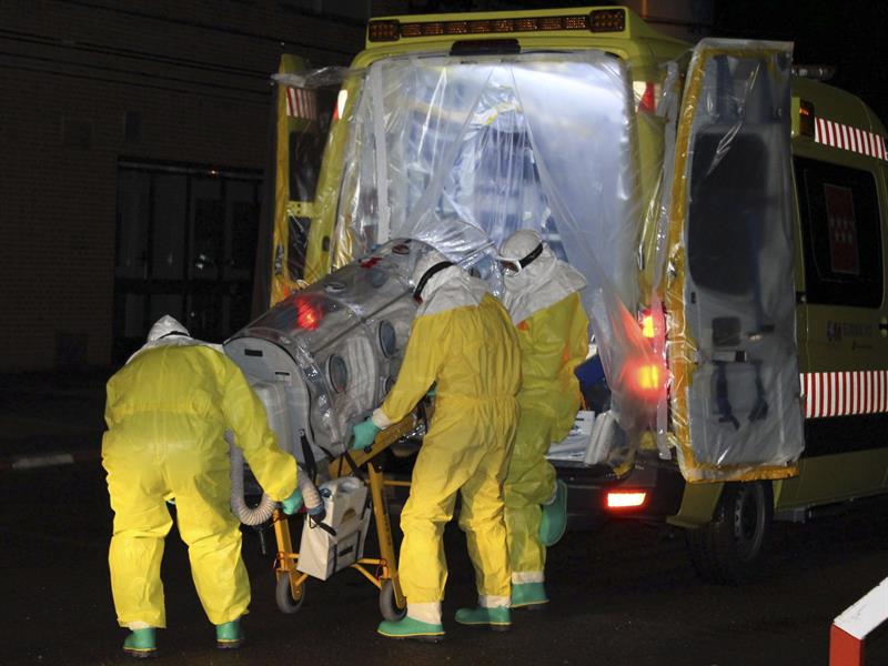 Cancelaciones de vuelos perjudican y aíslan a países afectados por ébola