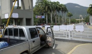Estudiantes cerraron acceso a la UDO por cinco horas
