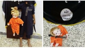 El Estado Islámico enseña a los niños a decapitar utilizando muñecas