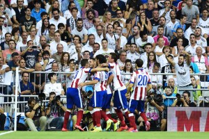 El Atlético gana el derbi al Real en el Bernabéu y se pone segundo