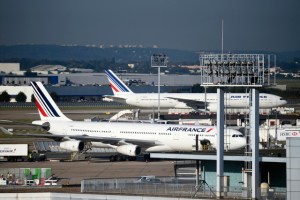Venezolanos afectados por huelga de Air France