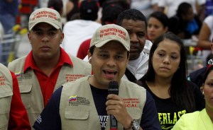 Gobierno pide denunciar supermercados que generen largas colas