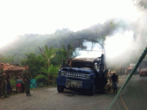 Ataque guerrillero en Colombia deja una mujer herida y once vehículos quemados