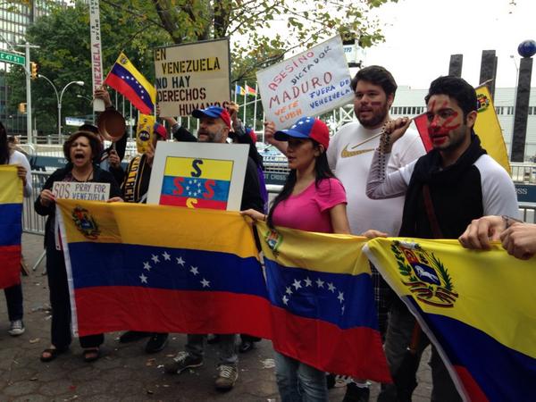 Venezolanos protestaron contra Maduro a la afueras de la sede de la ONU (Fotos)