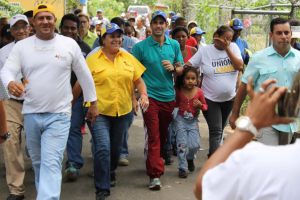 Capriles denuncia sabotaje del Gobierno contra educación en Miranda