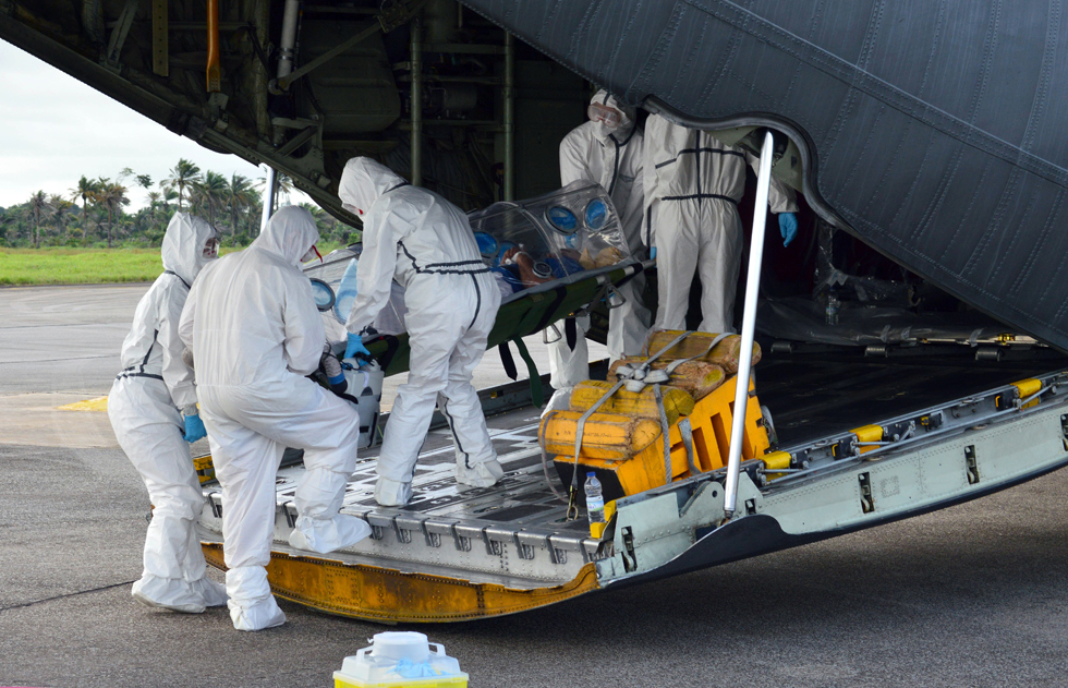 Operación contra ébola en Sierra Leona descubrió 70 cadáveres y detectó 150 casos