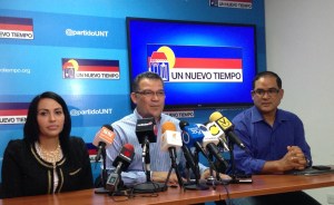 Enrique Márquez: El gobierno da la espalda al pueblo una vez más, a favor de sus grupos internos