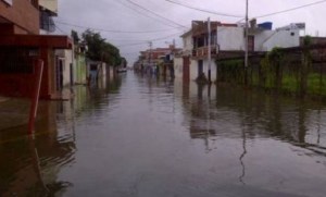 Fuertes lluvias inundaron 75 casas en Higuerote