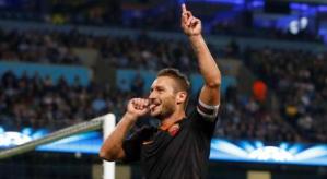 Totti se convierte en el futbolista más veterano en anotar en Champions (Video)