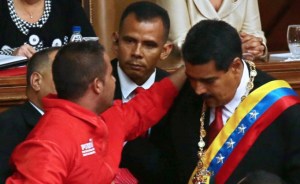 Yendri Sánchez revela porqué se lanzó sobre Maduro