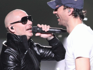 Enrique Iglesias dice que aún no ha visto desnudo a Pitbull (WTF)