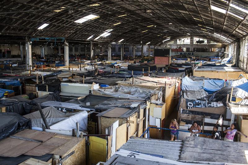 En FOTOS: Brasileños hacinados en una favela insalubre