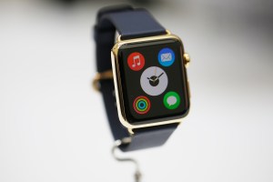 Pieza del Apple Watch con defectos limita su distribución