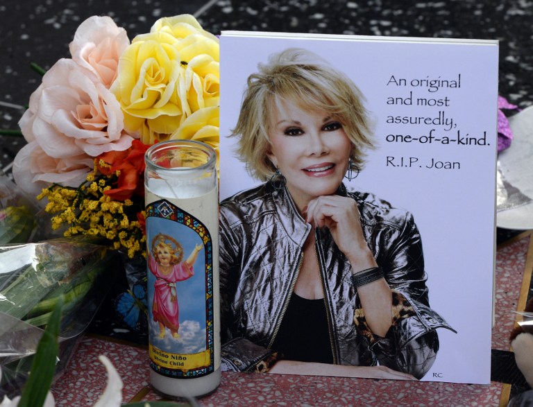 Flores y recuerdos llenaron la estrella de Joan Rivers en el Paseo de la Fama (Fotos)