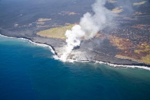 Hawai se declara en emergencia por erupción de volcán