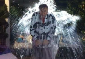 El glamoroso #IceBucketChallenge de @RealOsmelSousa