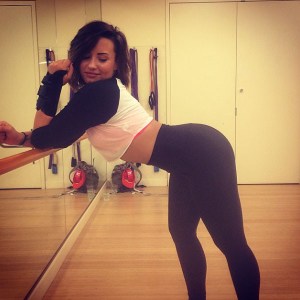 Demi Lovato se mira el booty en Instagram (Foto)