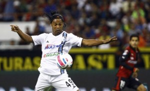 Ronaldinho pide acabar con el racismo tras ser llamado “simio” en México