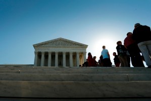 Tribunal Supremo de EEUU rechaza pronunciarse sobre legalidad de matrimonio homosexual