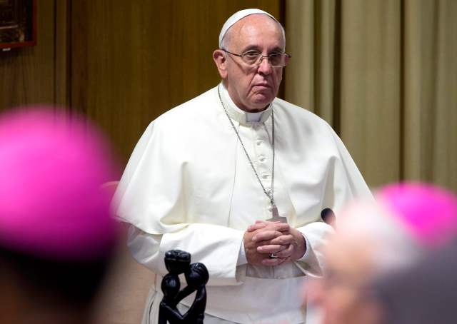 El Papa Francisco dirige el sínodo de obíspos en el Vaticano