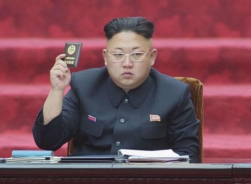 El dictador Kim Jong-un sigue a cargo del Gobierno, se lesionó una pierna