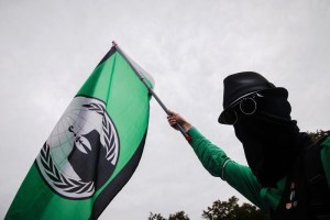 “Anonymous” amenaza con desvelar correos y claves del Gobierno chino