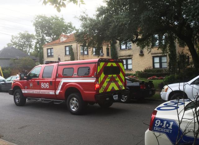 Ambulancias frente al apartamento de la enfermera diagnosticada con ébola en Texas  (Foto Reuters)