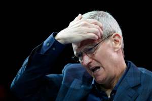 Político pide que se le niegue la entrada en Rusia al jefe gay de Apple