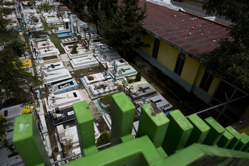 Escasean las tumbas en la Ciudad de México (Fotos)