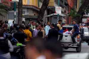 Las fotos del enfrentamiento en el centro de Caracas que recorren el mundo