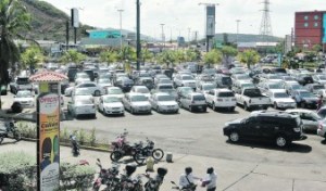 Usuarios se quejan por nuevas tarifas de estacionamientos