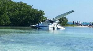 Avioneta con siete personas a bordo, cae al agua en Los Roques (Fotos)