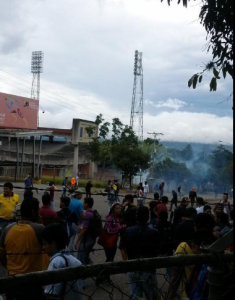 Reportan enfrentamientos entre la PNB y estudiantes en Táchira