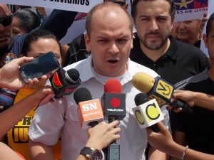 Diputado Angel Medina: Maduro vive en otro país, esta desconectado de la realidad