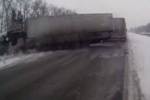 Descomunales accidentes que algunos camioneros nunca olvidarán (Video)